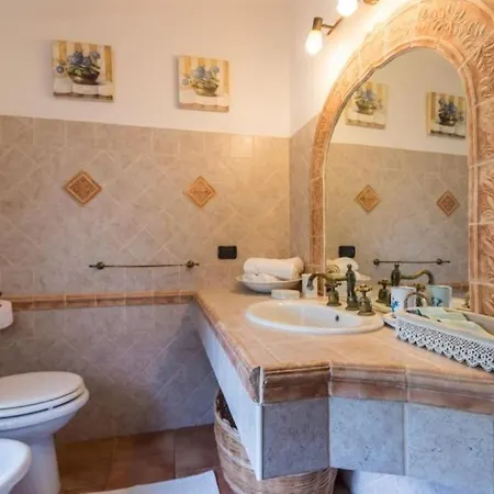 Con Immenso Giardino Villa