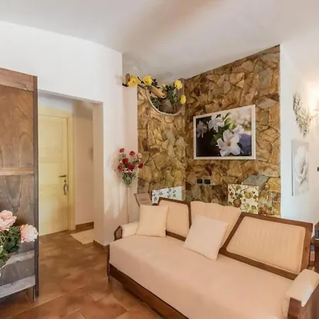 Con Immenso Giardino Villa